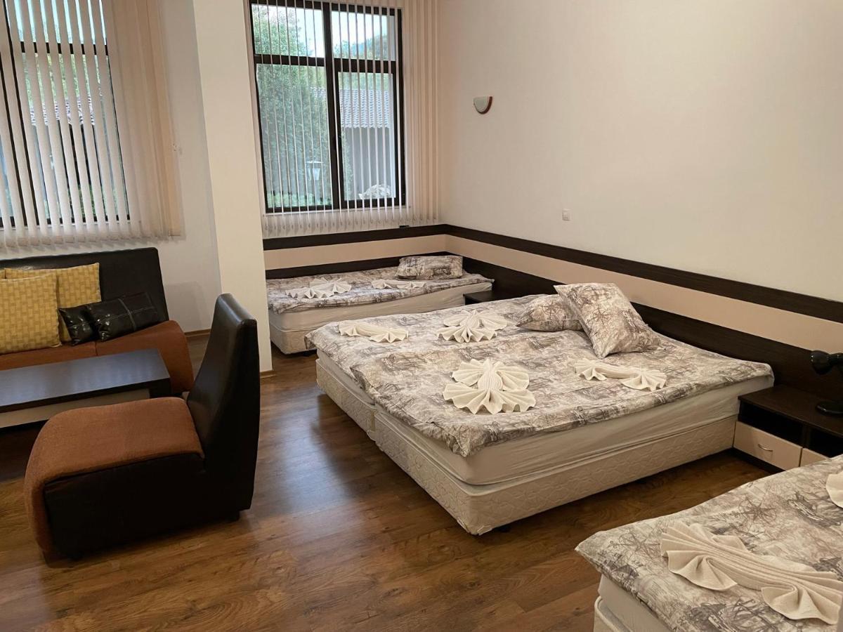 Guesthouse Hitar Petar Gabrovo Exterior photo